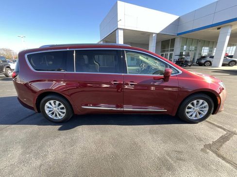 Used 2018 Chrysler Pacifica Touring-L Plus image 8