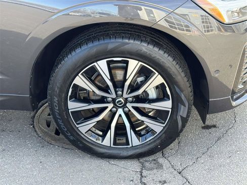 Certified 2023 Volvo XC60 B5 Plus image 7