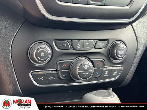 Used 2020 Jeep Cherokee Trailhawk w/ Cold Weather Group AWD/4WD image 22