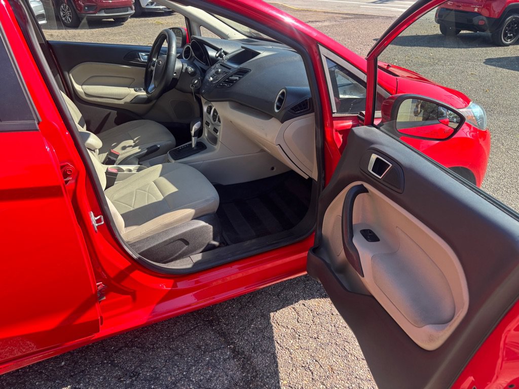 Used 2014 Ford Fiesta SE w/ Comfort Package FWD image 15