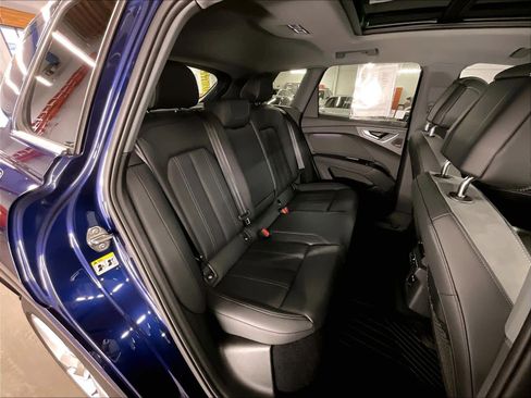 Used 2023 Audi Q4 e-tron Premium Plus w/ Premium Plus image 28