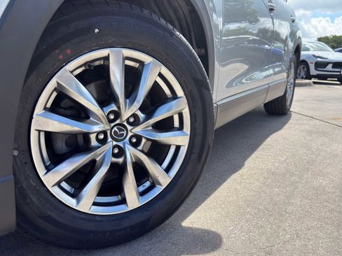 Used 2018 MAZDA CX-9 Touring w/ Touring Premium Package FWD image 4
