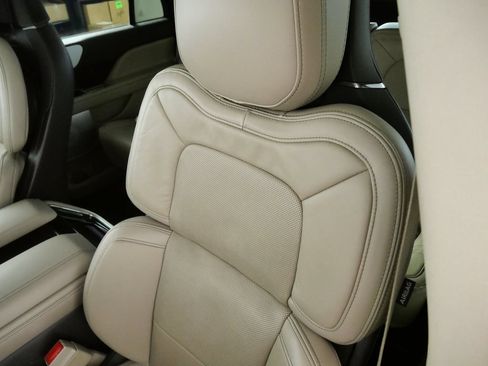 Certified 2023 Lincoln Navigator Reserve AWD/4WD image 17