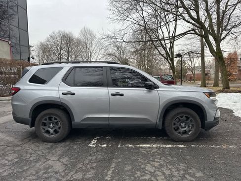 Used 2024 Honda Pilot TrailSport image 9