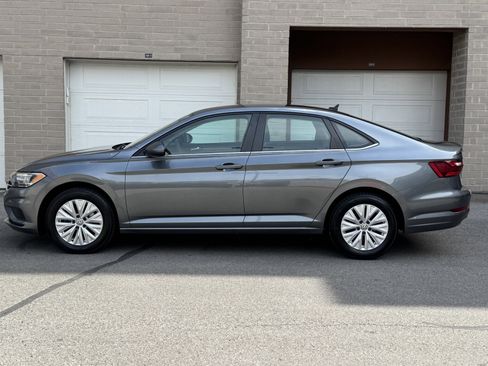 Used 2020 Volkswagen Jetta SE FWD image 2