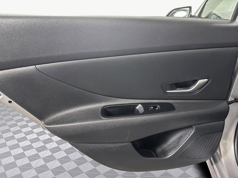 Used 2021 Hyundai Elantra SEL image 26