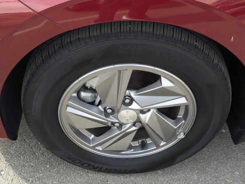 Certified 2025 Hyundai Elantra SE image 7