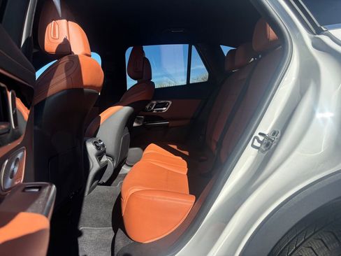 Used 2024 Mercedes-Benz GLC 300 4MATIC image 4