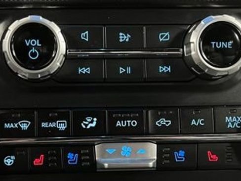 Used 2024 Ford F350 Platinum w/ Tremor Off-Road Package AWD/4WD image 36