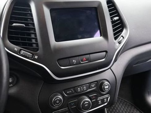 Used 2020 Jeep Cherokee Latitude Plus FWD image 20