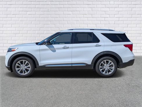 Used 2021 Ford Explorer Limited w/ Equipment Group 301A AWD/4WD image 2