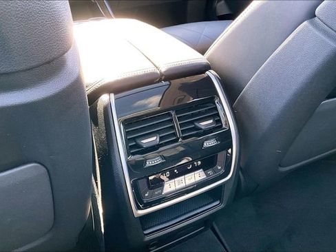 Used 2024 BMW X7 xDrive40i image 10