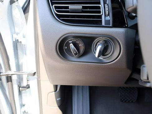 New 2025 Porsche Macan image 32