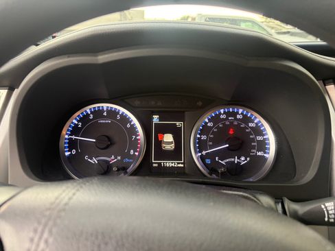 Used 2019 Toyota Highlander LE AWD/4WD image 12