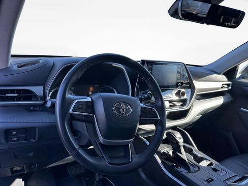 Certified 2022 Toyota Highlander XLE image 53