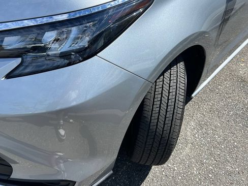 Used 2025 Toyota Sienna LE AWD/4WD image 3