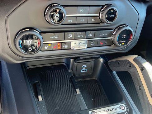 New 2025 Ford Bronco Badlands image 15