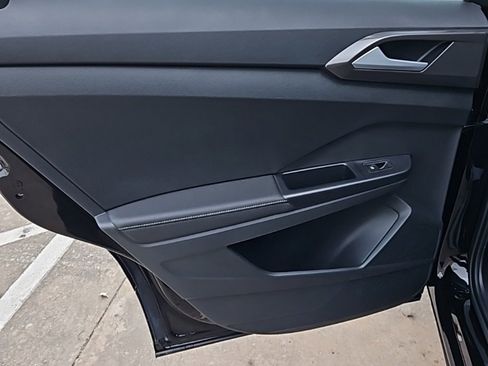 New 2026 Volkswagen Taos SE image 20