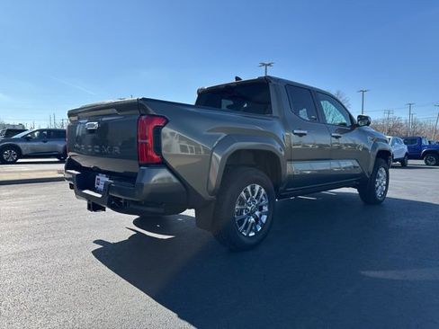 Used 2025 Toyota Tacoma Limited image 7