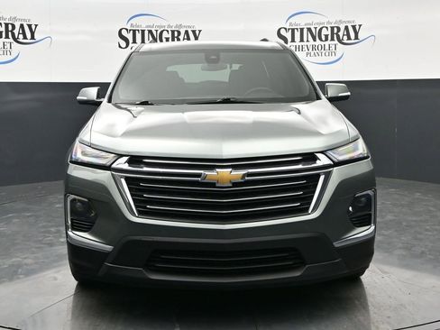 Used 2023 Chevrolet Traverse LT FWD image 2