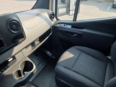 Used 2022 Mercedes-Benz Sprinter 3500 image 25