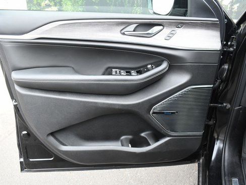 Used 2024 Jeep Grand Cherokee Overland w/ Advanced Protech Group III image 13