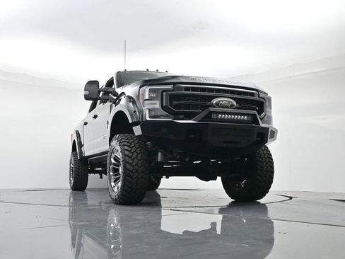 Used 2022 Ford F250 Lariat w/ Black Appearance Package image 34