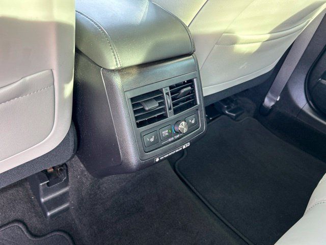 Used 2016 Toyota Avalon Limited w/ Toyota Safety Sense Package FWD image 10