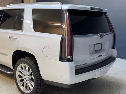 Used 2018 Cadillac Escalade Luxury RWD image 21