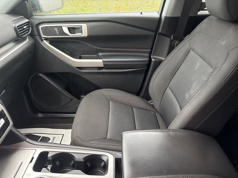 Used 2022 Ford Explorer XLT AWD/4WD image 16