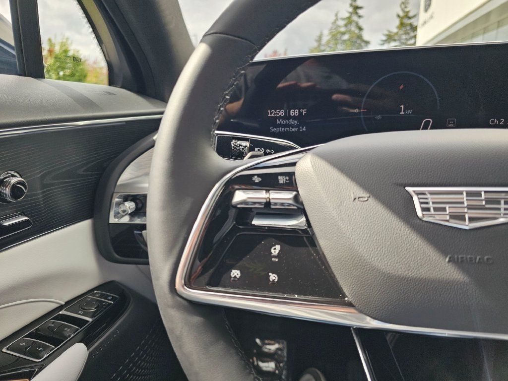 Certified 2024 Cadillac Lyriq Luxury AWD/4WD image 31