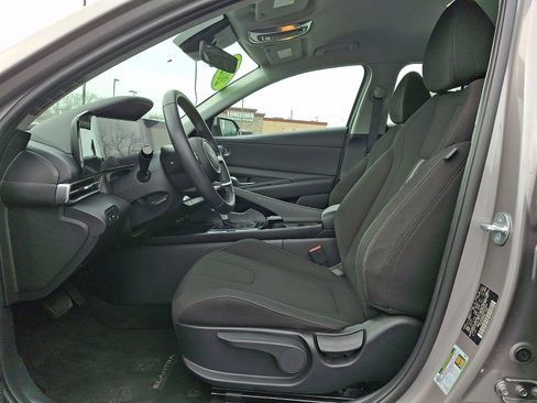 Used 2023 Hyundai Elantra SEL w/ Convenience Package image 13