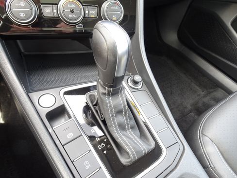 Used 2021 Volkswagen Jetta SE FWD image 13