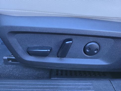 Used 2023 Nissan Rogue SL w/ SL Premium Package image 14