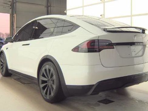 Used 2022 Tesla Model X Plaid image 5