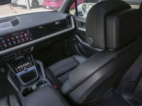 New 2025 Porsche Cayenne image 34