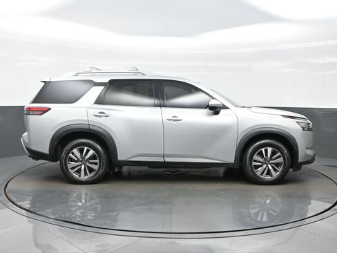 Used 2023 Nissan Pathfinder SL AWD/4WD image 7