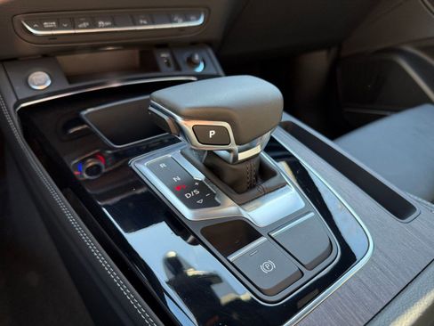 Certified 2025 Audi Q5 e Premium Plus w/ Premium Plus Package image 17