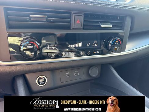 Used 2023 Nissan Rogue SV AWD/4WD image 22