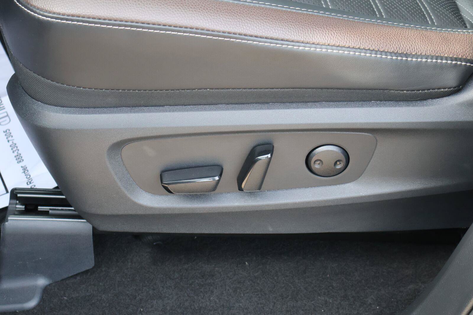 Used 2025 Nissan Pathfinder Platinum w/ Cargo Package FWD image 12
