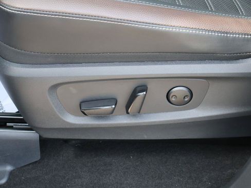 Used 2025 Nissan Pathfinder Platinum w/ Cargo Package FWD image 12