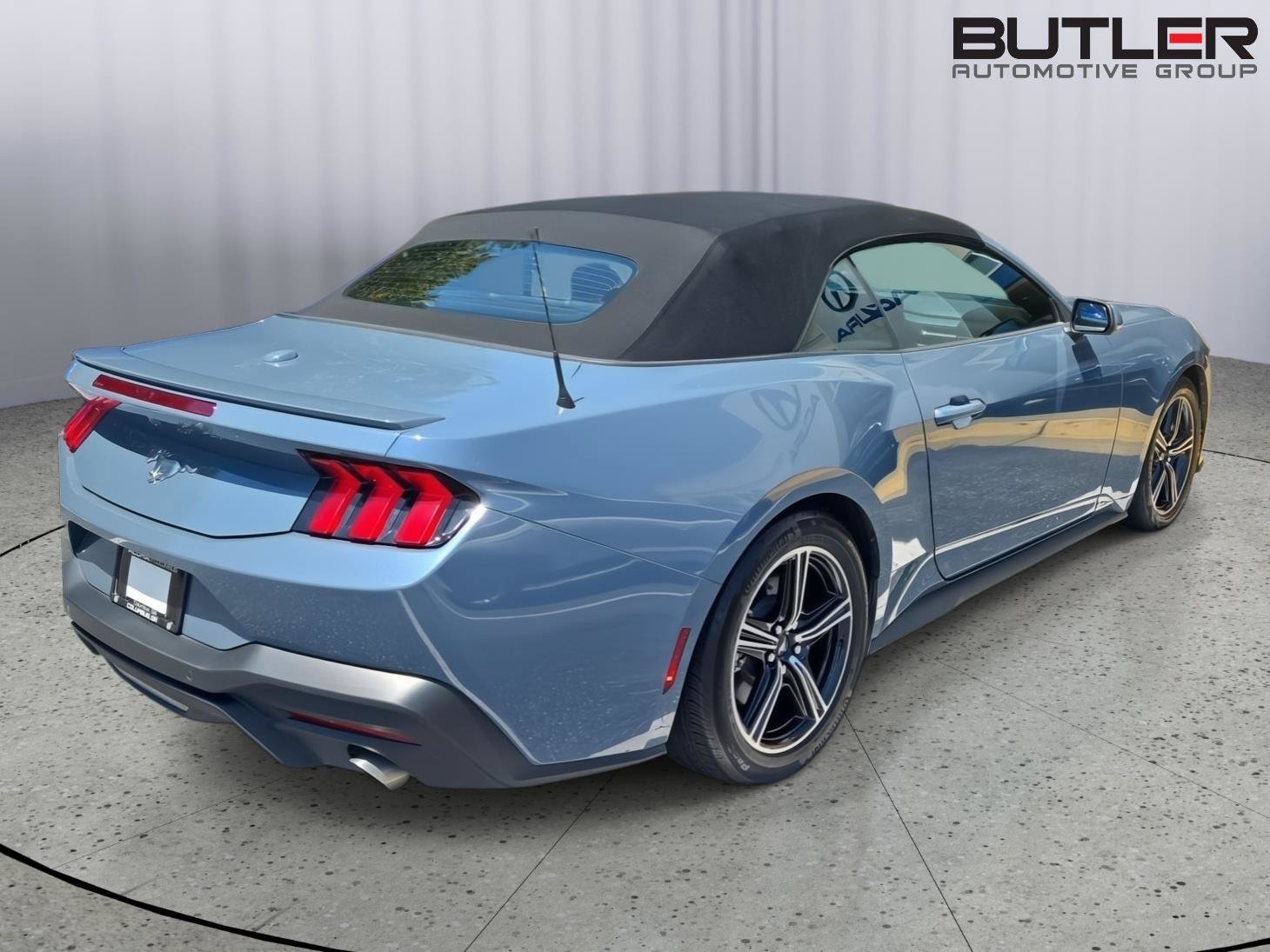 Used 2025 Ford Mustang Premium RWD image 9