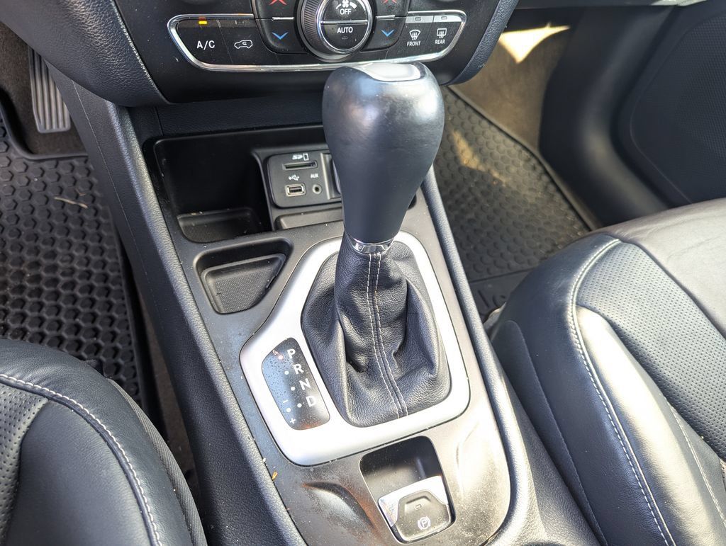 Used 2014 Jeep Cherokee Limited w/ Technology Group FWD image 13