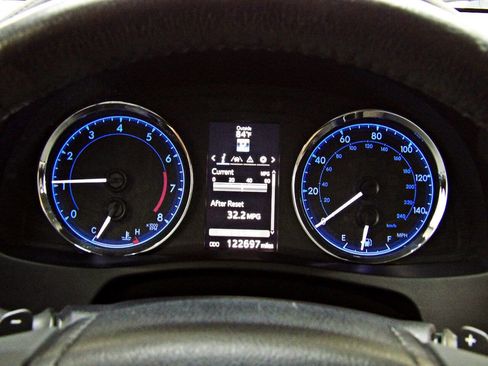 Used 2018 Toyota Corolla SE FWD image 15