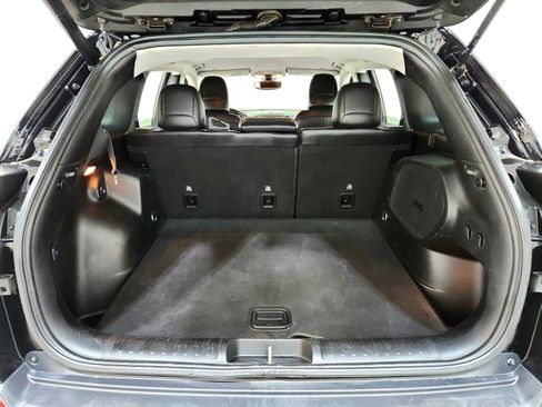 Used 2019 Jeep Cherokee Trailhawk image 24