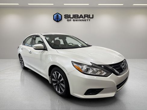 Used 2016 Nissan Altima 2.5 SL w/ 2.5 Technology Package FWD image 6