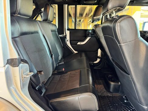 Used 2012 Jeep Wrangler Unlimited Rubicon AWD/4WD image 22