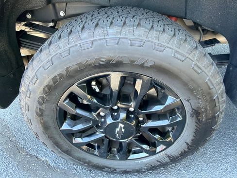 Used 2025 Chevrolet Silverado 3500 High Country w/ Midnight Edition AWD/4WD image 17