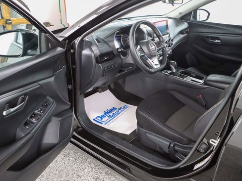 Used 2025 Nissan Sentra SV FWD image 3