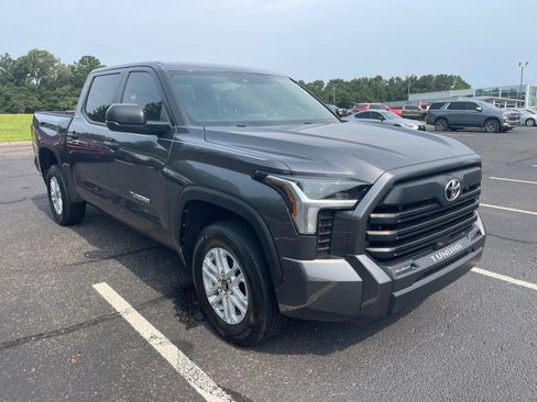 Used 2025 Toyota Tundra SR5 AWD/4WD image 1
